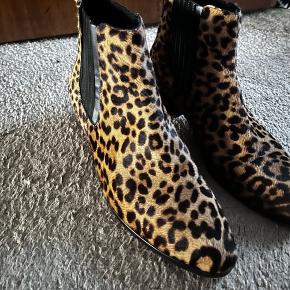 J. CREW Chelsea Boots Genuine Leather Calf Hair with Leopard Print. (7.5 US) - Picture 3 of 4